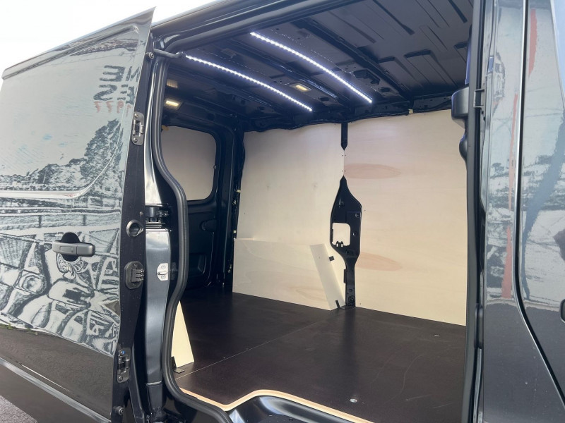 Photo 8 de l'offre de NISSAN PRIMASTAR FG GRIS COMETE L1H1 2.0 DCI 170CH BVA9 TEKNA  + PACK CARGO + ATTELAGE à 39900€ chez Bretagne Utilitaires