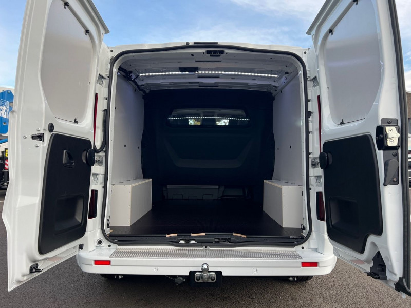 Photo 3 de l'offre de RENAULT TRAFIC BLANC 5 PLACES BVA9 170 CV L2H1 EXCLUSIVE + OPTIONS à 46140€ chez Bretagne Utilitaires