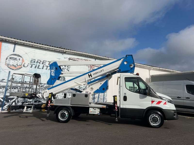 Photo 2 de l'offre de IVECO DAILY 35S14 NACELLE 24M SPEED ARTICULE PACK BUSINESS à 106740€ chez Bretagne Utilitaires