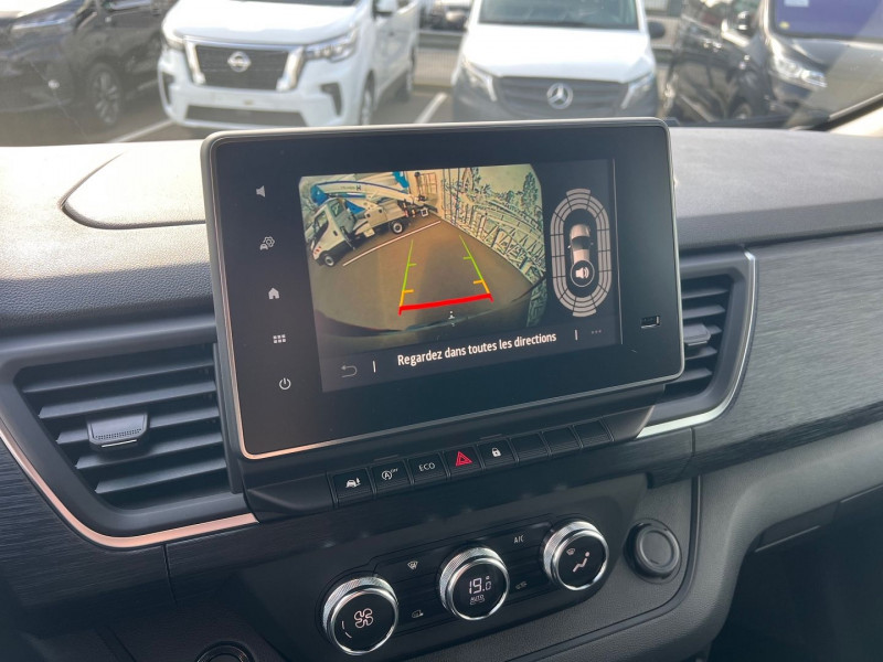 Photo 3 de l'offre de NISSAN PRIMASTAR FG GRIS COMETE L1H1 2.0 DCI 170CH BVA9 TEKNA  + PACK CARGO + ATTELAGE à 39900€ chez Bretagne Utilitaires