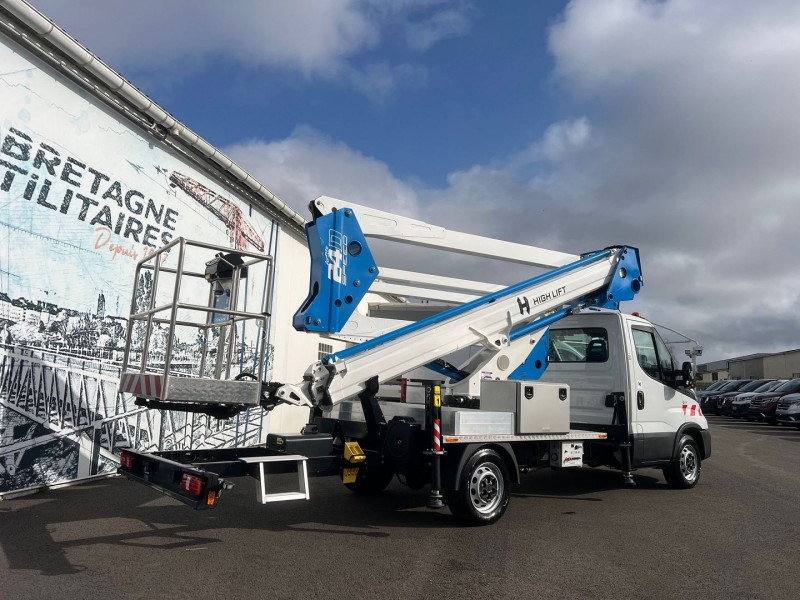 Photo 3 de l'offre de IVECO DAILY 35S14 NACELLE 24M SPEED ARTICULE PACK BUSINESS à 106740€ chez Bretagne Utilitaires