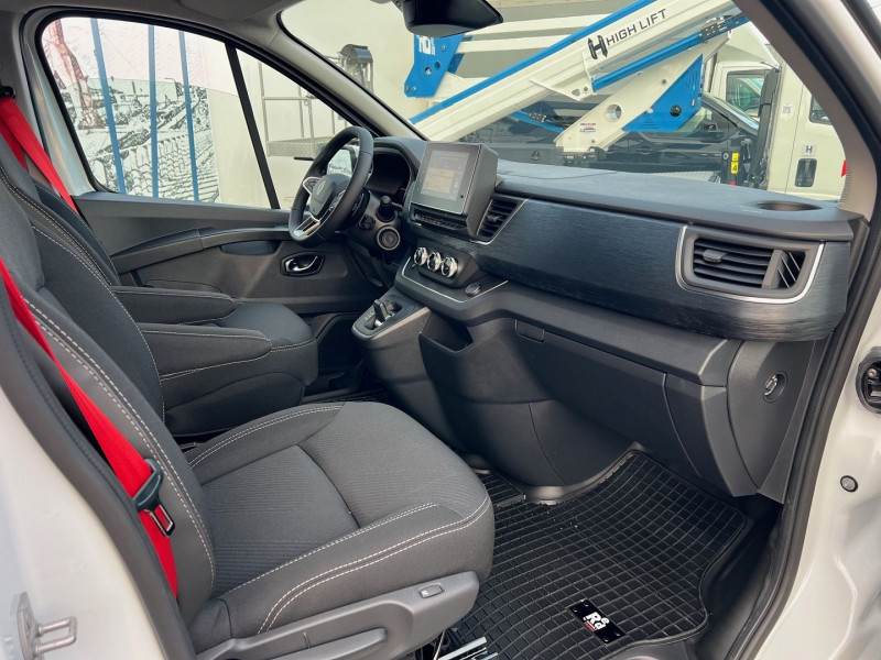 Photo 5 de l'offre de RENAULT TRAFIC BLANC 5 PLACES BVA9 170 CV L2H1 EXCLUSIVE + OPTIONS à 46140€ chez Bretagne Utilitaires