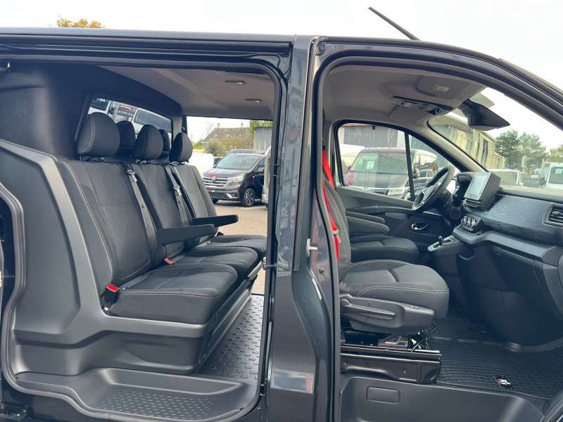 Photo 6 de l'offre de RENAULT TRAFIC COMETE 5 PLACES BVA9 170 CV L2H1 EXCLUSIVE + OPTIONS à 46740€ chez Bretagne Utilitaires