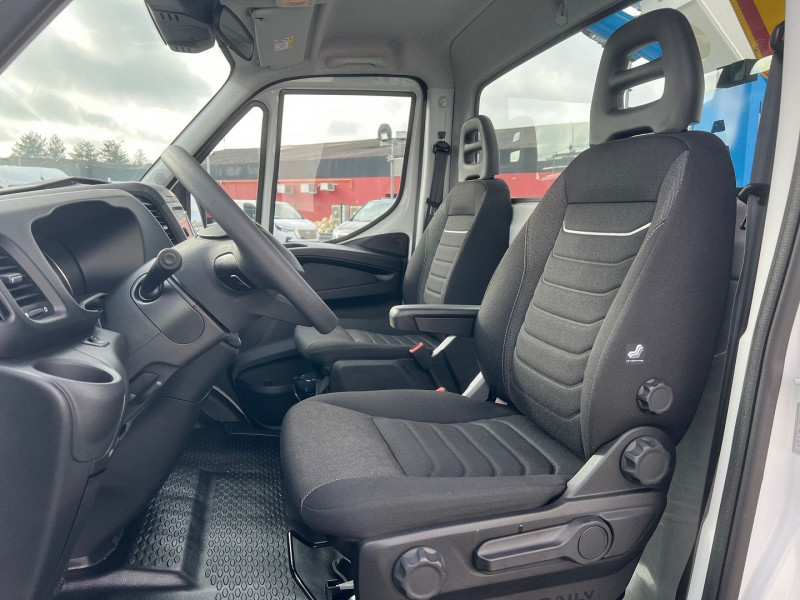 Photo 6 de l'offre de IVECO DAILY 35S14 NACELLE 24M SPEED ARTICULE PACK BUSINESS à 106740€ chez Bretagne Utilitaires