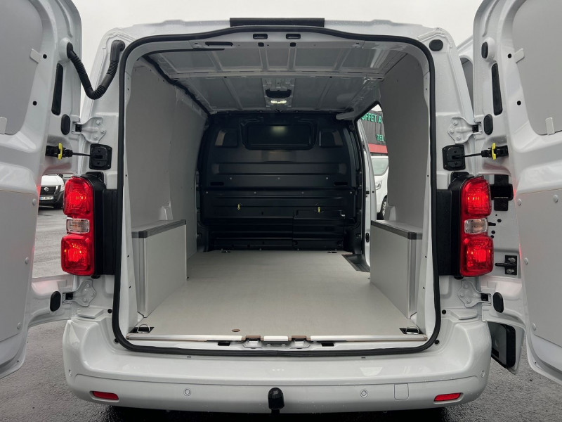 Photo 6 de l'offre de FIAT SCUDO FG NEUF: M DIESEL 180CH S&S S-DESIGN EAT8 + OPTIONS 1752 € à 36540€ chez Bretagne Utilitaires