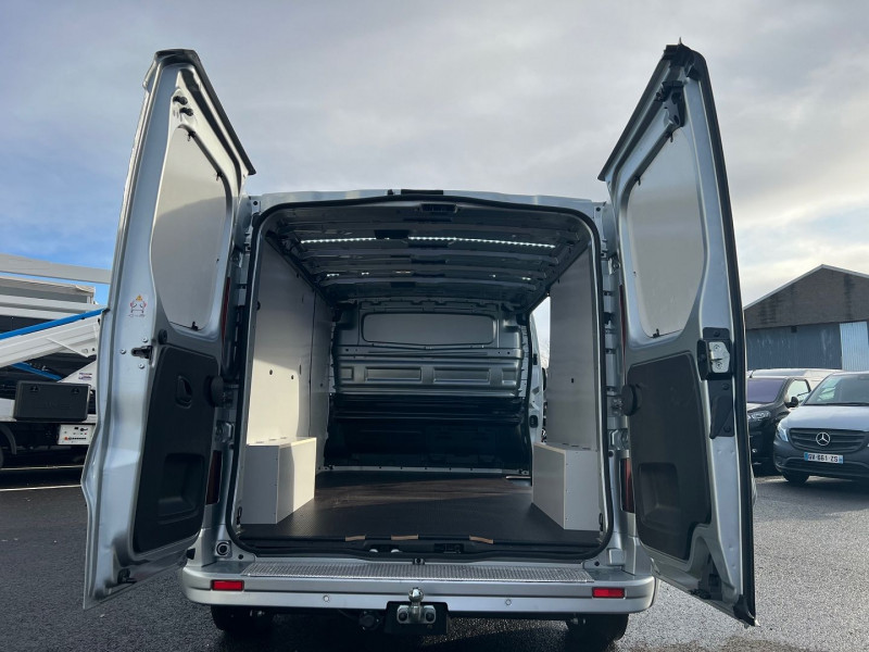 Photo 10 de l'offre de RENAULT TRAFIC III FG NEUF: GRIS HIGHLAND 3T L2H1 170 CV BVA9 EXCLUSIVE + OPTIONS 4050 € à 43140€ chez Bretagne Utilitaires