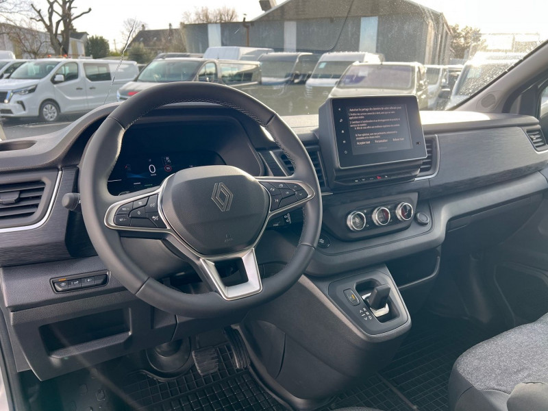 Photo 5 de l'offre de RENAULT TRAFIC III FG NEUF: GRIS HIGHLAND 3T L2H1 170 CV BVA9 EXCLUSIVE + OPTIONS 4050 € à 43140€ chez Bretagne Utilitaires