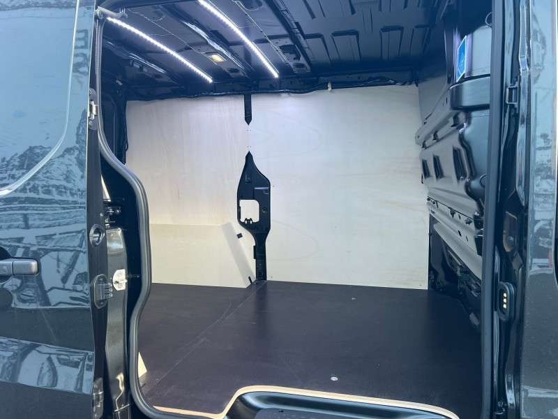 Photo 3 de l'offre de NISSAN PRIMASTAR FG NEUF: NOIR L2H1 3T1 2.0 DCI 170CH TEKNA BVA9 + OPTIONS 2460 € à 40740€ chez Bretagne Utilitaires