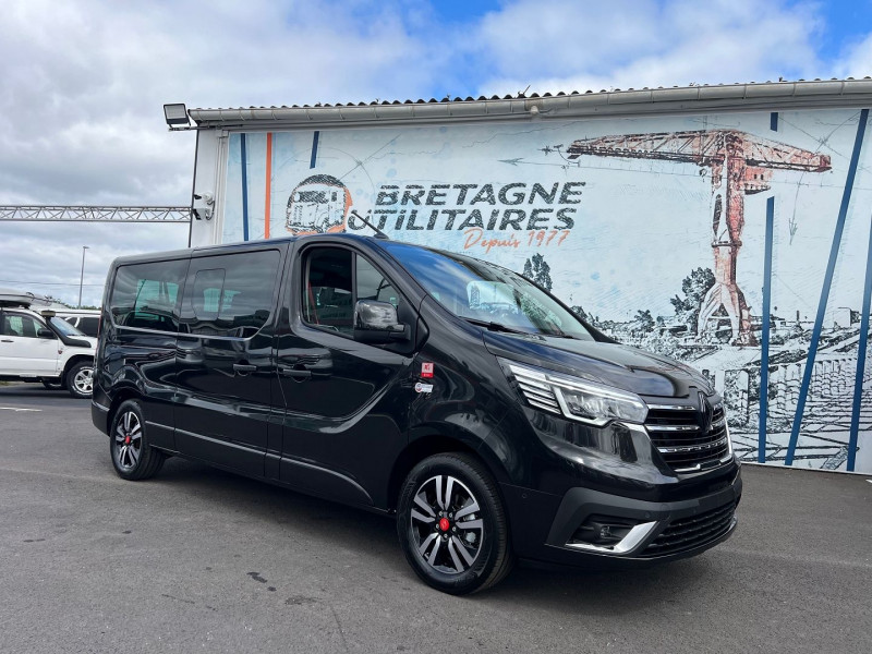 Photo 1 de l'offre de RENAULT TRAFIC III COMBI NEUF:  MINIBUS 9 PLACES L2H1 170CV BVA9 EXCLUSIVE + OPTIONS à 46740€ chez Bretagne Utilitaires