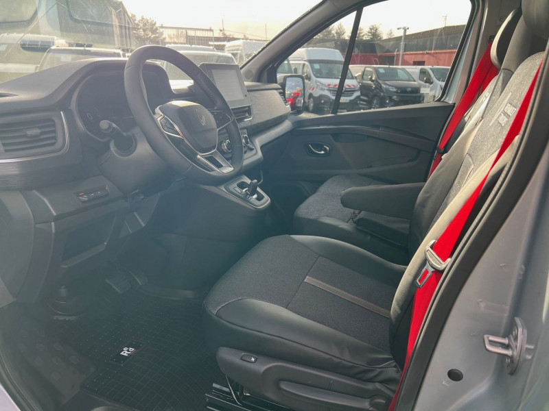 Photo 3 de l'offre de RENAULT TRAFIC III FG NEUF: GRIS HIGHLAND 3T L2H1 170 CV BVA9 EXCLUSIVE + OPTIONS 4050 € à 43140€ chez Bretagne Utilitaires