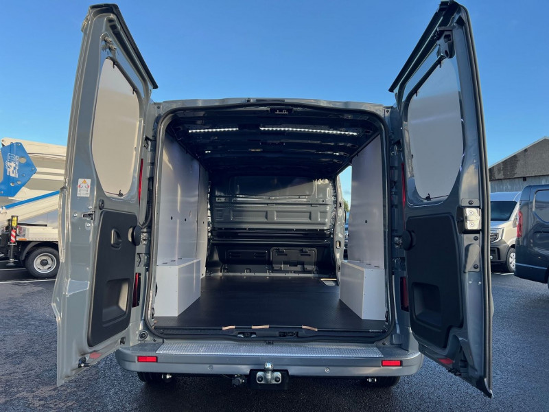 Photo 3 de l'offre de RENAULT TRAFIC III FG NEUF: URBAIN 3T L2H1 170 CV BVA9 EXCLUSIVE + OPTIONS 3450 € à 43140€ chez Bretagne Utilitaires