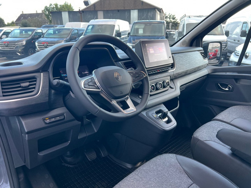 Photo 5 de l'offre de RENAULT TRAFIC III FG NEUF: URBAIN 3T L2H1 170 CV BVA9 EXCLUSIVE + OPTIONS 3450 € à 43140€ chez Bretagne Utilitaires