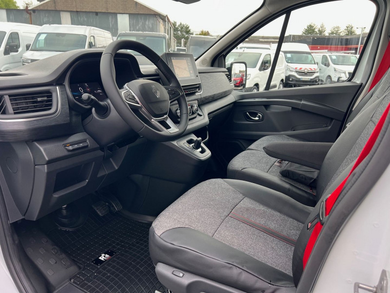 Photo 2 de l'offre de RENAULT TRAFIC III FG NEUF: BLANC 3T L2H1 170 CV BVA9 EXCLUSIVE + OPTIONS 3450 € à 43140€ chez Bretagne Utilitaires