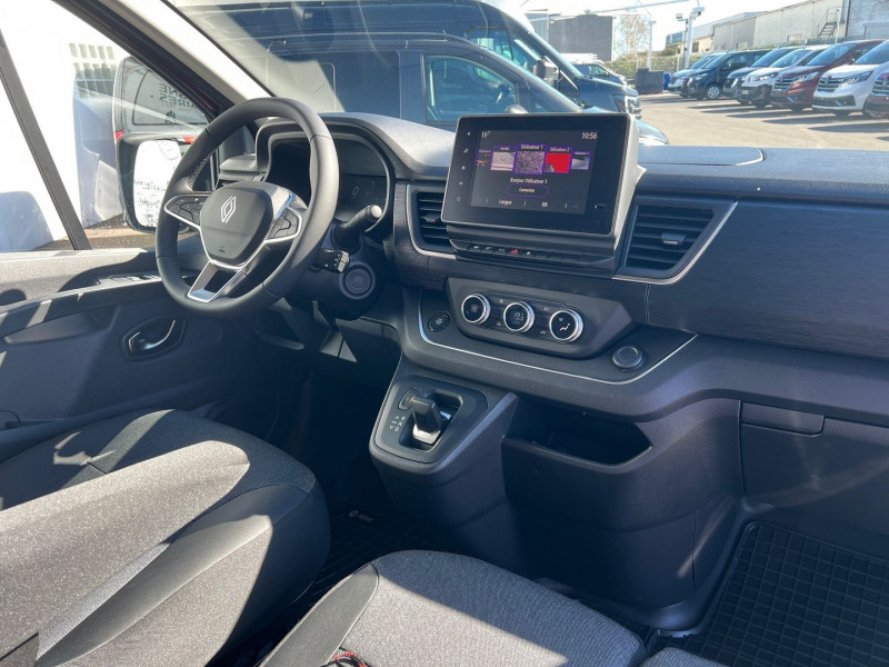 Photo 7 de l'offre de RENAULT TRAFIC III FG NEUF: ROUGE CARMIN L1H1 3T 2.0 BLUE DCI 170CH BVA9 EXCLUSIVE + OPTIONS 4050 € à 41940€ chez Bretagne Utilitaires