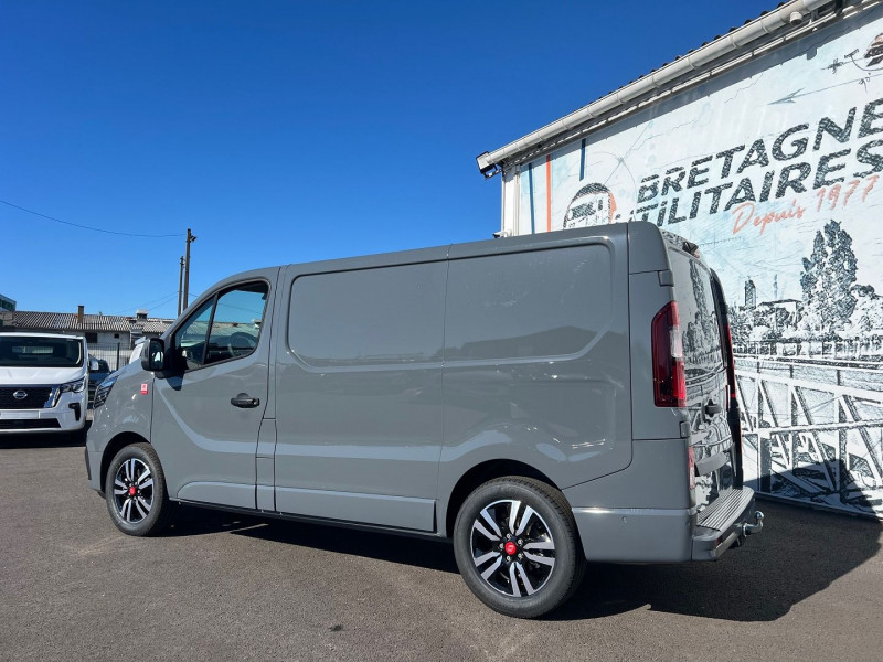Photo 3 de l'offre de RENAULT TRAFIC III FG NEUF: GRIS URBAIN L1H1 DCI 170CH BVA9 EXCLUSIVE + OPTIONS 3450 € à 41940€ chez Bretagne Utilitaires
