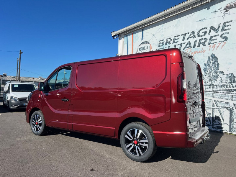 Photo 9 de l'offre de RENAULT TRAFIC III FG NEUF: ROUGE CARMIN L1H1 3T 2.0 BLUE DCI 170CH BVA9 EXCLUSIVE + OPTIONS 4050 € à 41940€ chez Bretagne Utilitaires