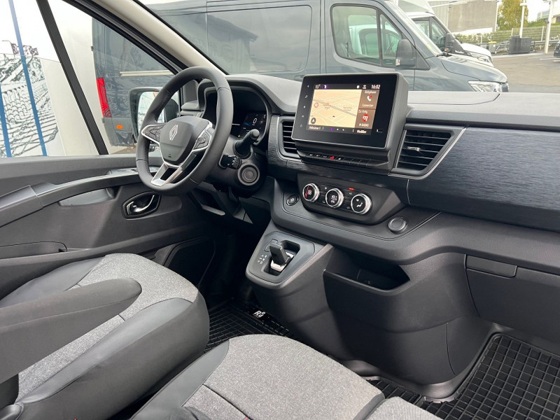 Photo 4 de l'offre de RENAULT TRAFIC III FG NEUF: BLANC 3T L2H1 170 CV BVA9 EXCLUSIVE + OPTIONS 3450 € à 43140€ chez Bretagne Utilitaires