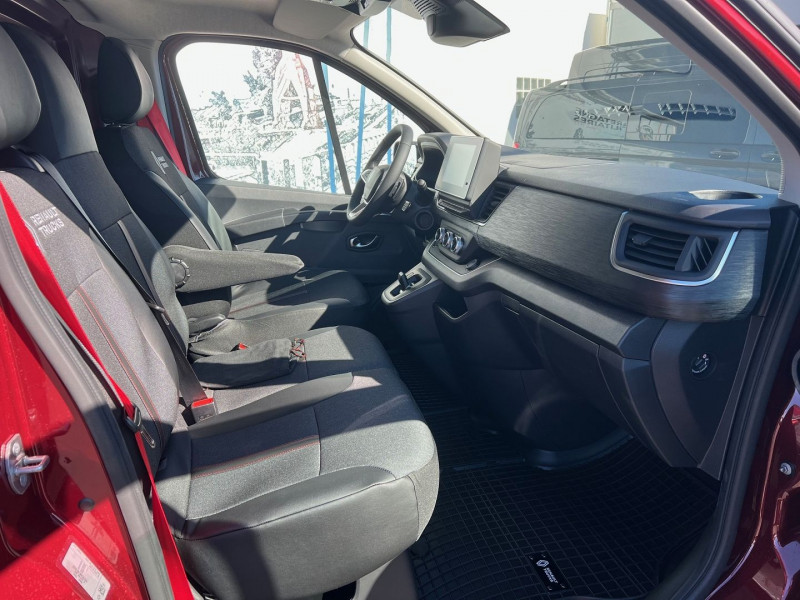 Photo 6 de l'offre de RENAULT TRAFIC III FG NEUF: ROUGE CARMIN L1H1 3T 2.0 BLUE DCI 170CH BVA9 EXCLUSIVE + OPTIONS 4050 € à 41940€ chez Bretagne Utilitaires