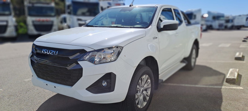 Photo 1 de l'offre de ISUZU D-MAX PICK-UP DDI 164CH A/T BVA6 N60 BB+ SPACE + OPTIONS à 43800€ chez Bretagne Utilitaires
