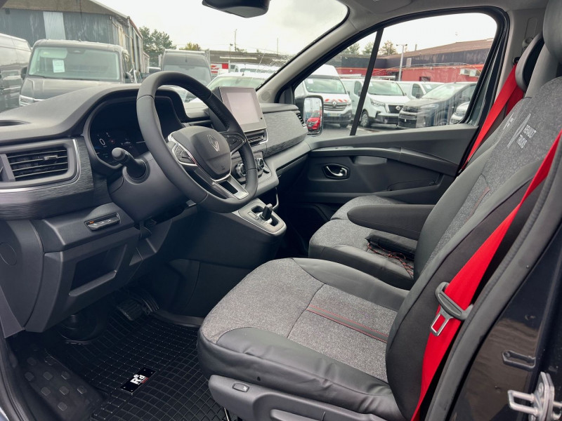 Photo 2 de l'offre de RENAULT TRAFIC III FG NEUF: GRIS COMETE L1H1 DCI 170CH BVA9 EXCLUSIVE + OPTIONS 4060 € à 41940€ chez Bretagne Utilitaires