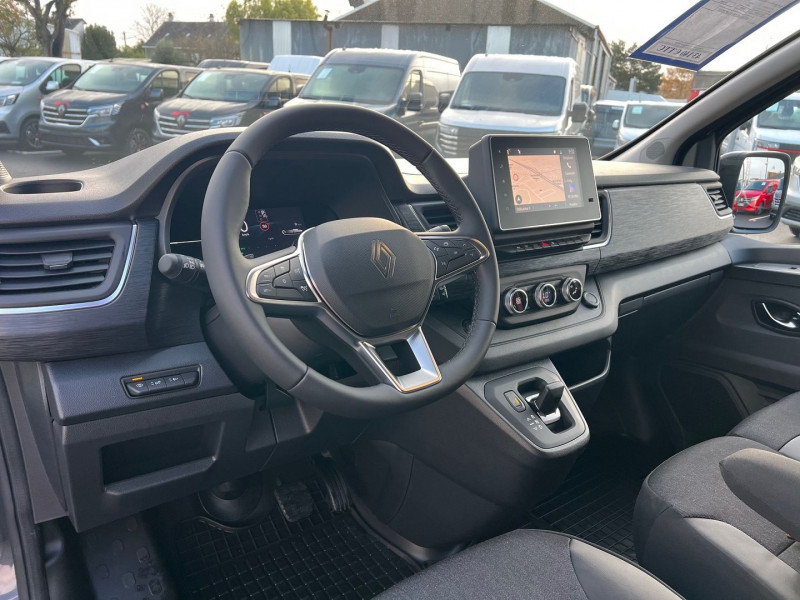 Photo 4 de l'offre de RENAULT TRAFIC III FG NEUF: GRIS COMETE 3T L2H1 170 CV BVA9 EXCLUSIVE + OPTIONS 4050 € à 43140€ chez Bretagne Utilitaires