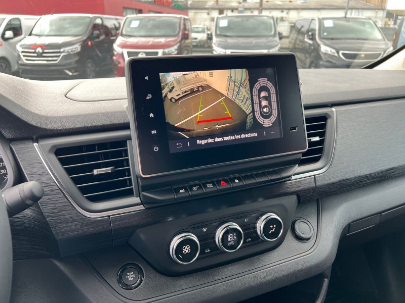 Photo 2 de l'offre de RENAULT TRAFIC III FG NEUF: NOIR MIDNIGHT 3T L2H1 170 CV BVA9 EXCLUSIVE + OPTIONS 4050 € à 43140€ chez Bretagne Utilitaires