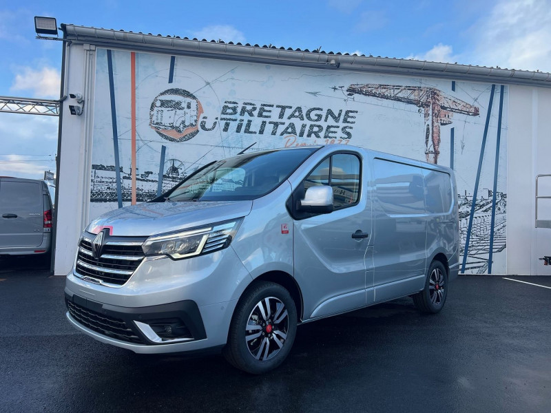 Photo 6 de l'offre de RENAULT TRAFIC III FG NEUF: GRIS HIGHLAND L1H1 3T 2.0 BLUE DCI 170CH BVA9 EXCLUSIVE + OPTIONS 4050 € à 41940€ chez Bretagne Utilitaires