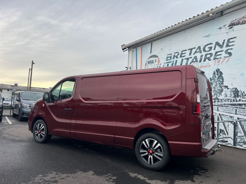 Photo 9 de l'offre de RENAULT TRAFIC III FG NEUF: ROUGE CARMIN 3T L2H1 170 CV BVA9 EXCLUSIVE + OPTIONS 4050 € à 43140€ chez Bretagne Utilitaires