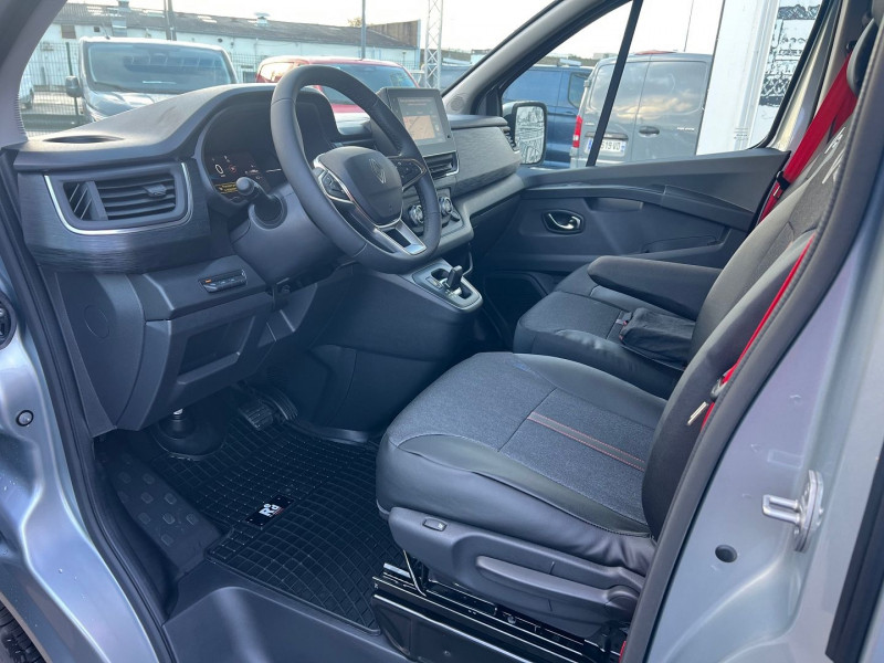 Photo 2 de l'offre de RENAULT TRAFIC III FG NEUF: GRIS HIGHLAND L1H1 3T 2.0 BLUE DCI 170CH BVA9 EXCLUSIVE + OPTIONS 4050 € à 41940€ chez Bretagne Utilitaires