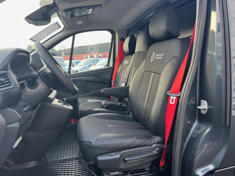 Photo 3 de l'offre de RENAULT TRAFIC III FG NEUF: GRIS COMETE 3T L2H1 170 CV BVA9 EXCLUSIVE + OPTIONS 4050 € à 43140€ chez Bretagne Utilitaires