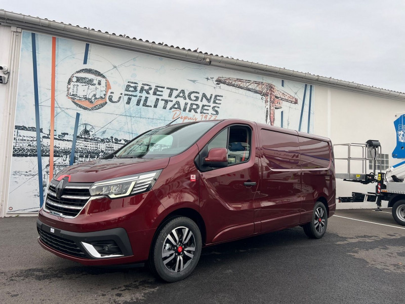 Photo 2 de l'offre de RENAULT TRAFIC III FG NEUF: ROUGE CARMIN 3T L2H1 170 CV BVA9 EXCLUSIVE + OPTIONS 4050 € à 43140€ chez Bretagne Utilitaires