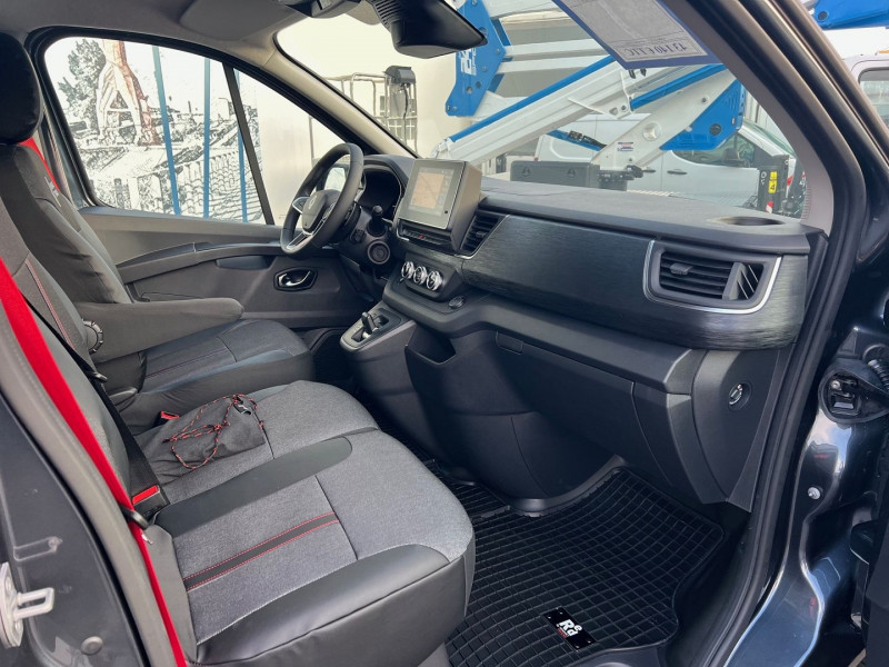 Photo 5 de l'offre de RENAULT TRAFIC III FG NEUF: GRIS COMETE 3T L2H1 170 CV BVA9 EXCLUSIVE + OPTIONS 4050 € à 43140€ chez Bretagne Utilitaires