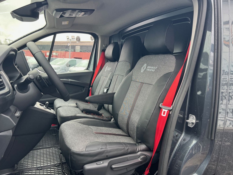 Photo 3 de l'offre de RENAULT TRAFIC III FG NEUF: GRIS COMETE L1H1 DCI 170CH BVA9 EXCLUSIVE + OPTIONS 4060 € à 41940€ chez Bretagne Utilitaires
