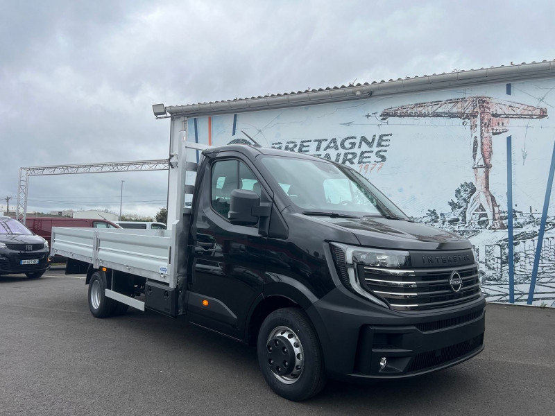 Photo 1 de l'offre de NISSAN INTERSTAR CCB NEUF: NOIR PLATEAU 4700 X 2200 L4 3T5 2.0 DCI 170CH PROPULSION RJ TEKNA + OPTION à 52740€ chez Bretagne Utilitaires