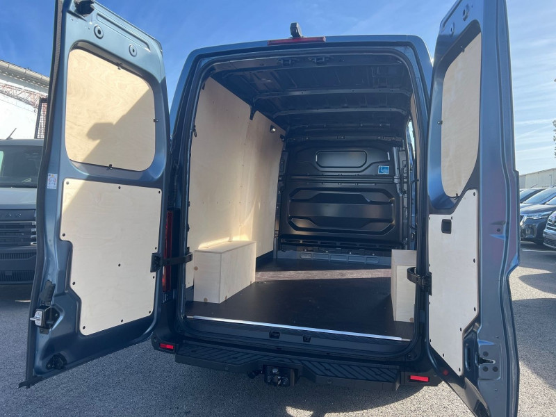 Photo 3 de l'offre de RENAULT MASTER IV FG NEUF: F3500 L2H2 BVA9 170CH EXCLUSIVE RED EDITION + NBRES OPTIONS à 49140€ chez Bretagne Utilitaires