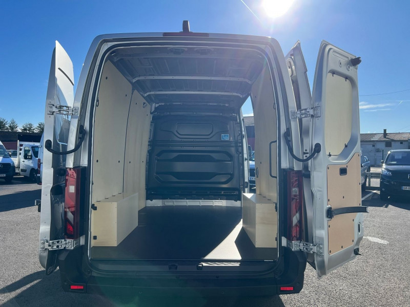 Photo 3 de l'offre de RENAULT MASTER IV FG F3500 L2H2 2.0 BLUE DCI 170CH BVA9 EXTRA + 2900 E HT D'OPTIONS à 41340€ chez Bretagne Utilitaires
