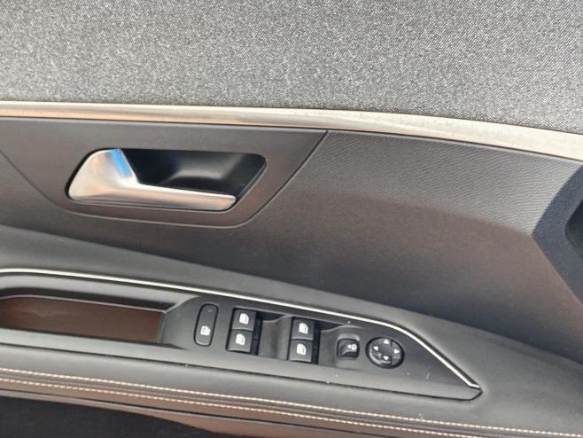 PEUGEOT 3008 en vente à Toulouse chez votre mandataire automobile