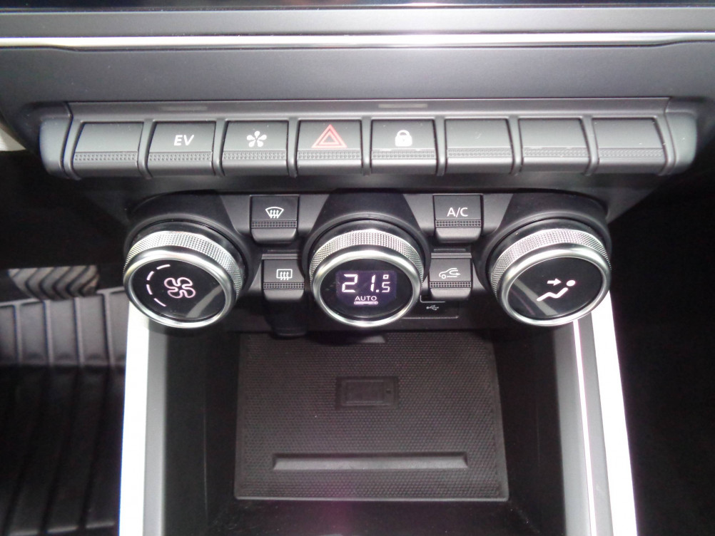Acheter Renault Clio 5 Clio E-Tech 140 Intens 5p occasion dans les concessions du Groupe Faurie