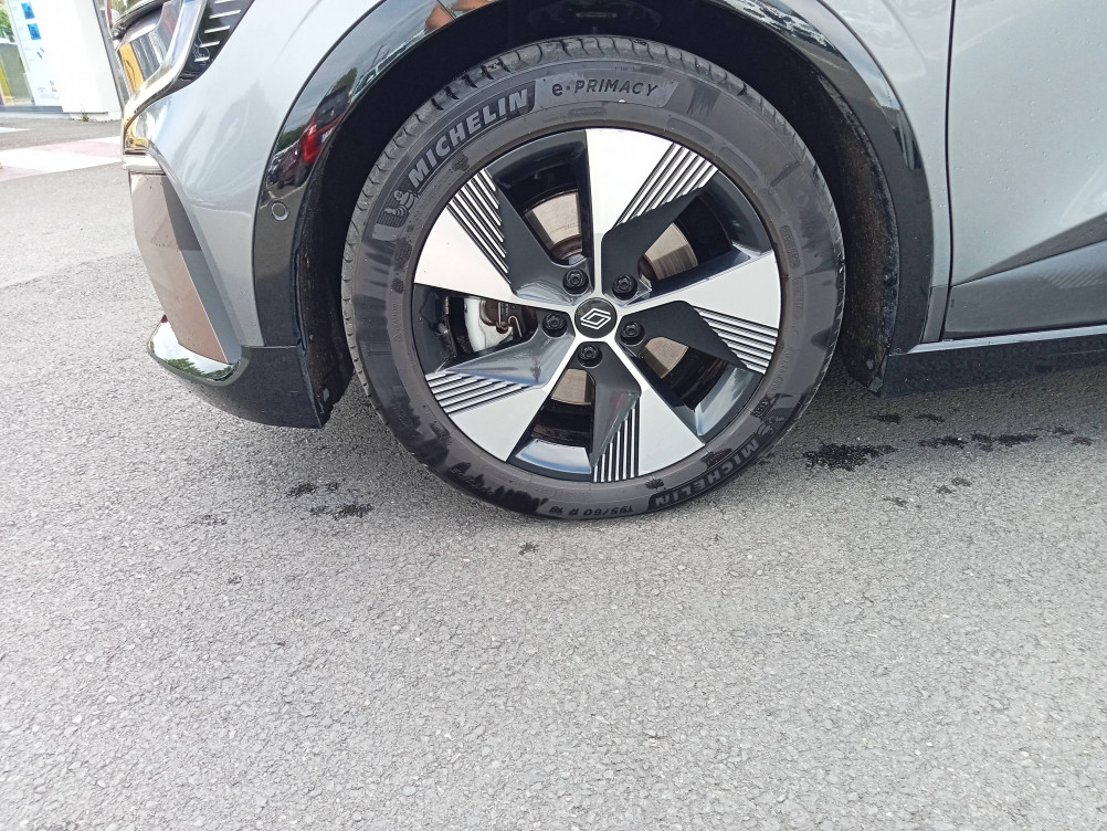 Acheter Renault Megane E-Tech Megane E-Tech EV60 220 ch optimum charge Equilibre 5p occasion dans les concessions du Groupe Faurie