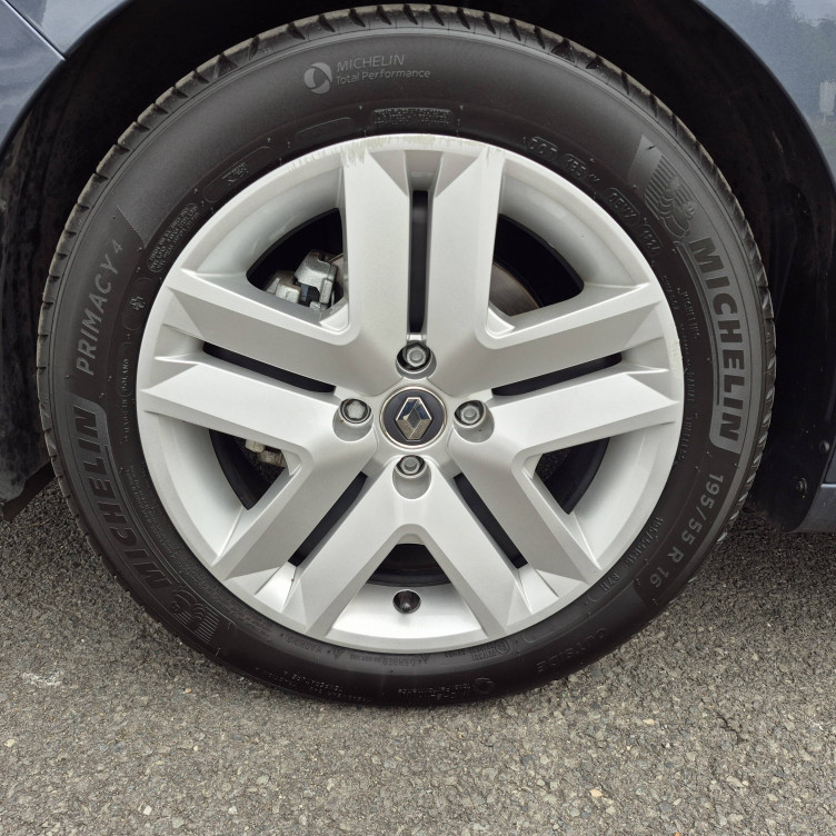 Acheter Renault Clio 5 Clio E-Tech 140 - 21N Business 5p occasion dans les concessions du Groupe Faurie