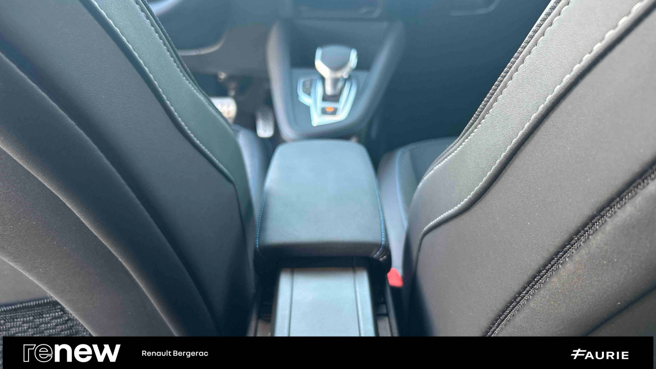 Acheter Renault Captur 2 Captur E-Tech full hybrid 145 ch esprit Alpine 5p occasion dans les concessions du Groupe Faurie
