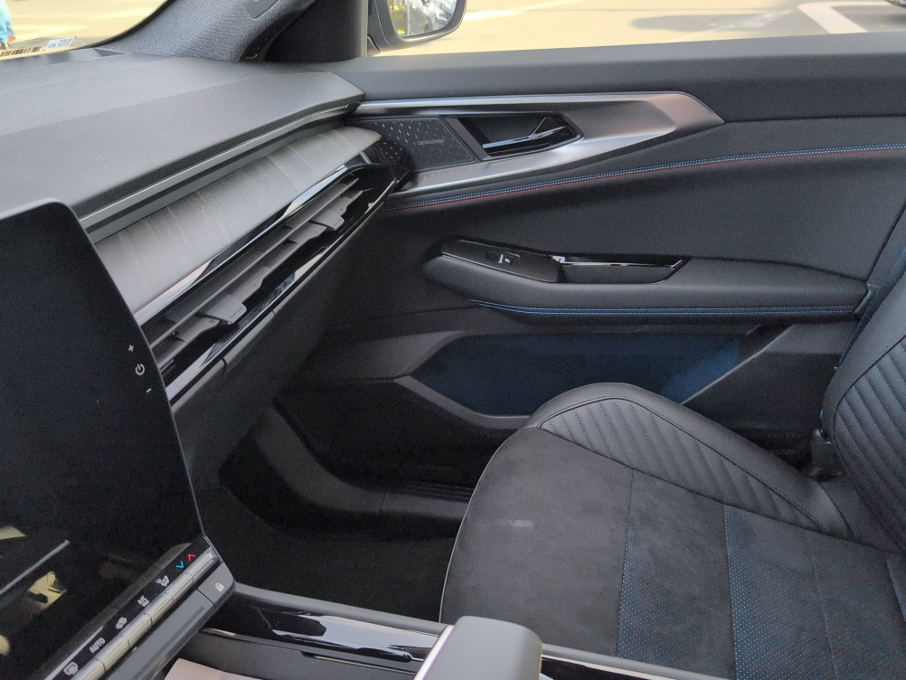 Acheter Renault Rafale Rafale hyper hybrid E-Tech 300ch 4x4 esprit Alpine 5p neuf dans les concessions du Groupe Faurie