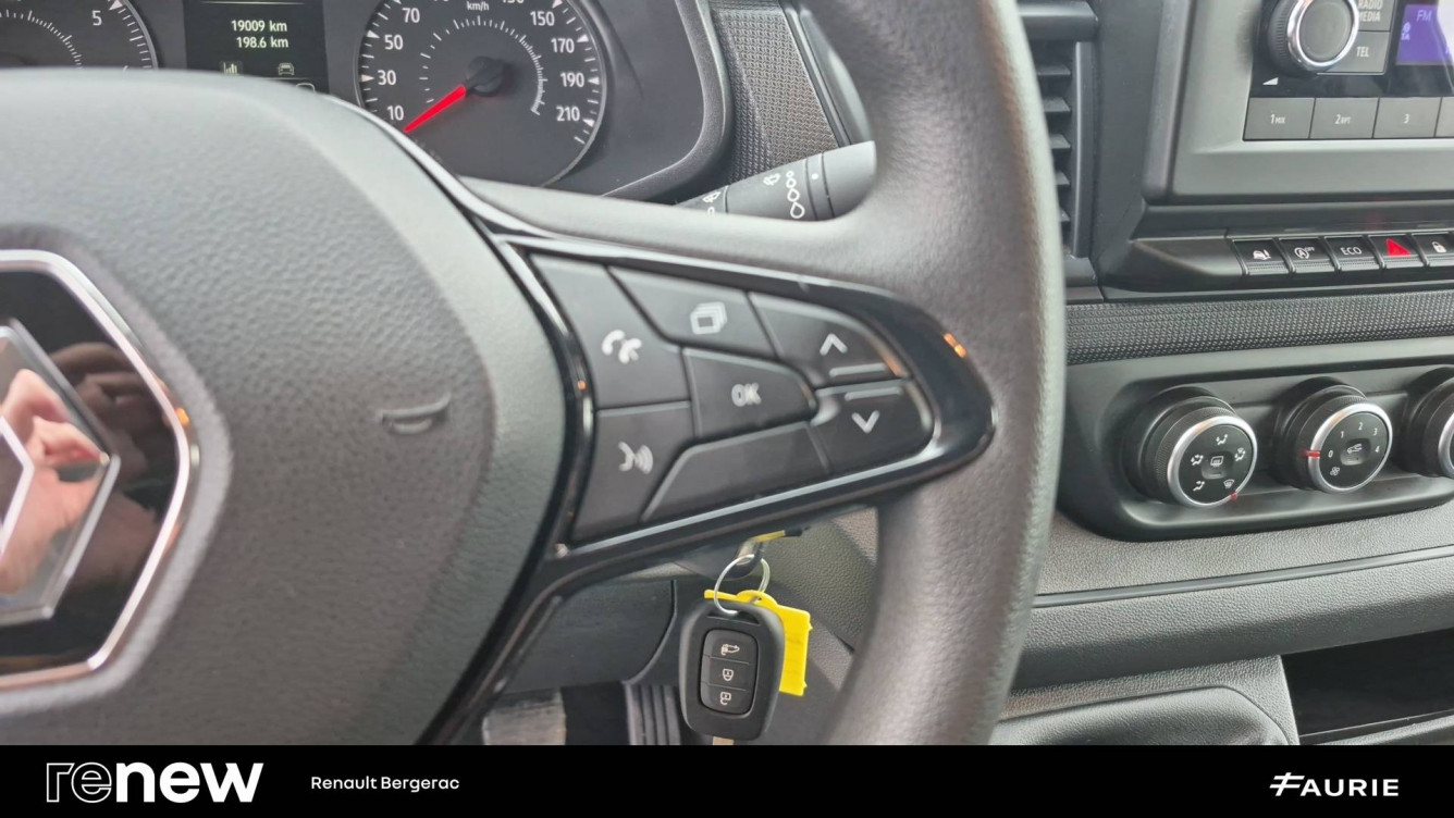Acheter Renault Trafic 3 TRAFIC FG BLUE DCI 130 L1H1 3T GSR2 ADVANCE 4p occasion dans les concessions du Groupe Faurie