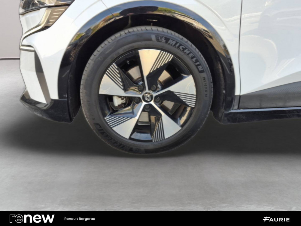 Acheter Renault Megane E-Tech Megane E-Tech EV40 130ch standard charge Equilibre 5p occasion dans les concessions du Groupe Faurie