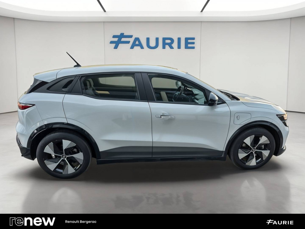 Acheter Renault Megane E-Tech Megane E-Tech EV40 130ch standard charge Equilibre 5p occasion dans les concessions du Groupe Faurie