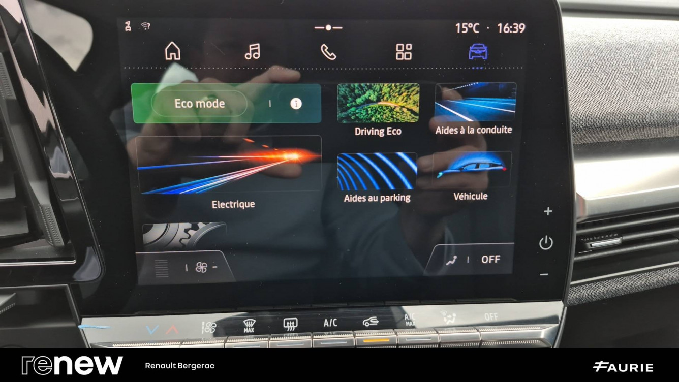 Acheter Renault Megane E-Tech Megane E-Tech EV40 130ch standard charge Equilibre 5p occasion dans les concessions du Groupe Faurie