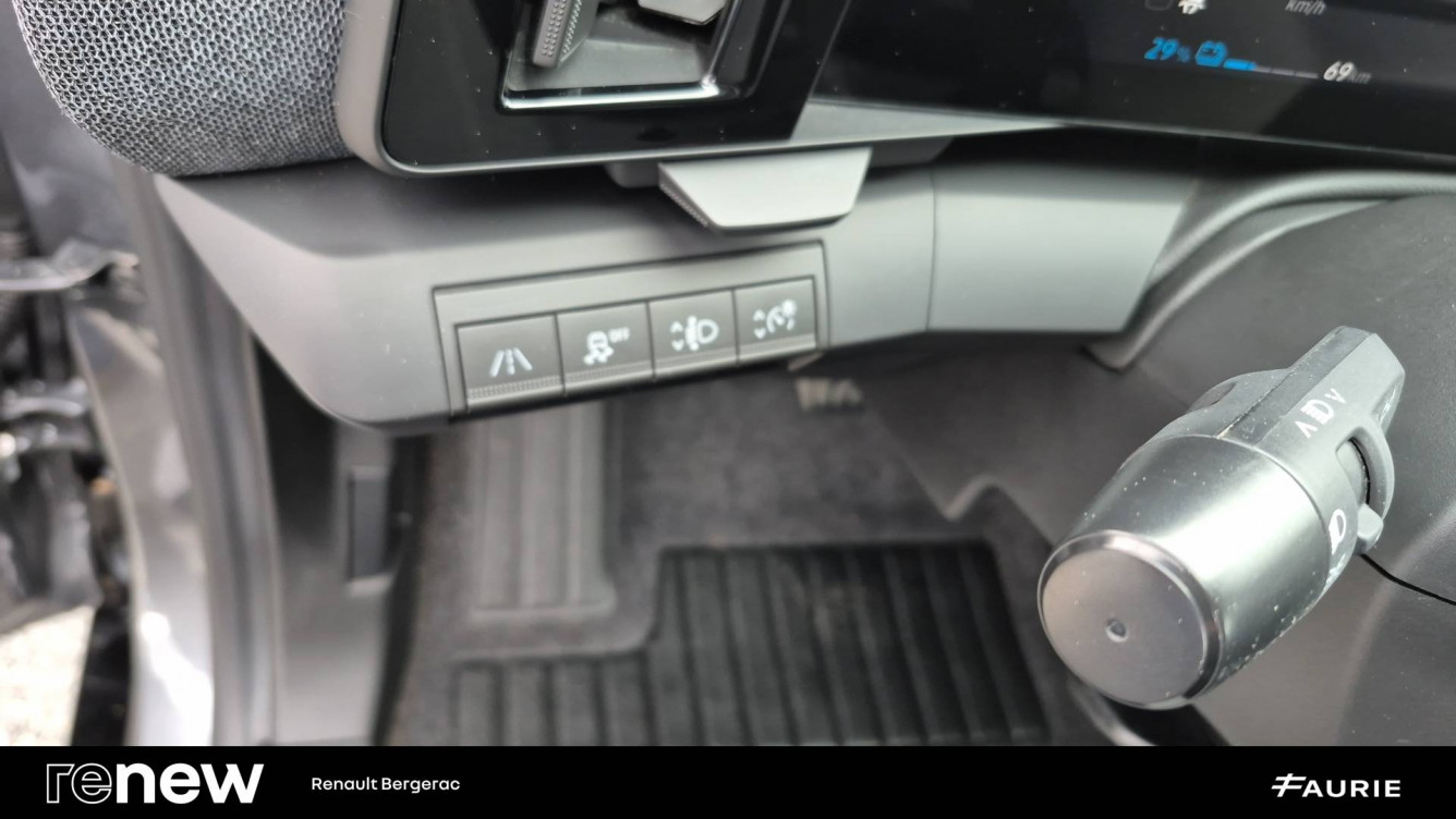 Acheter Renault Megane E-Tech Megane E-Tech EV40 130ch standard charge Equilibre 5p occasion dans les concessions du Groupe Faurie