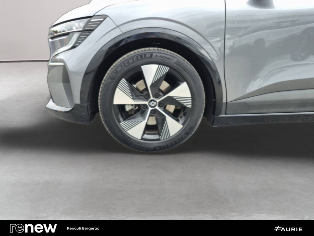 Acheter Renault Megane E-Tech Megane E-Tech EV40 130ch standard charge Equilibre 5p occasion dans les concessions du Groupe Faurie