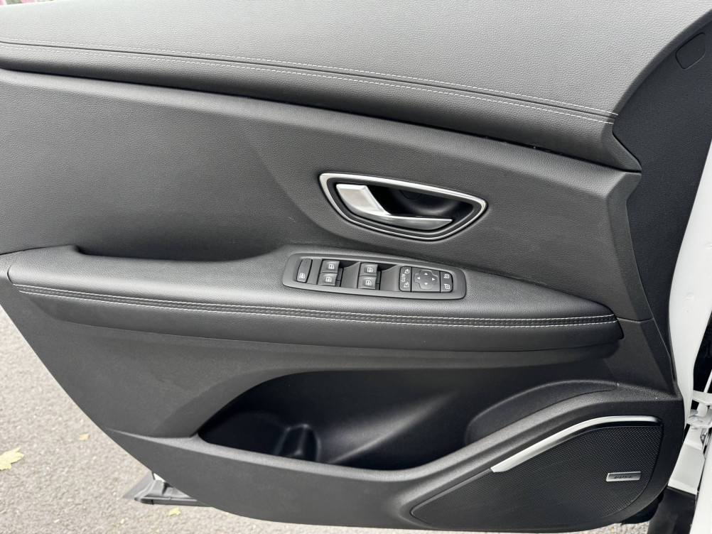 Acheter Renault Grand Scenic 4 Grand Scenic TCe 160 EDC Executive 5p occasion dans les concessions du Groupe Faurie