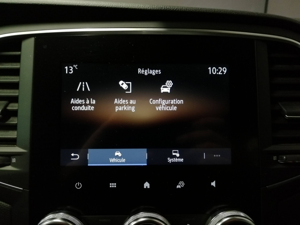 Acheter Renault Megane 4 Megane IV Berline Blue dCi 115 EDC Evolution 5p occasion dans les concessions du Groupe Faurie